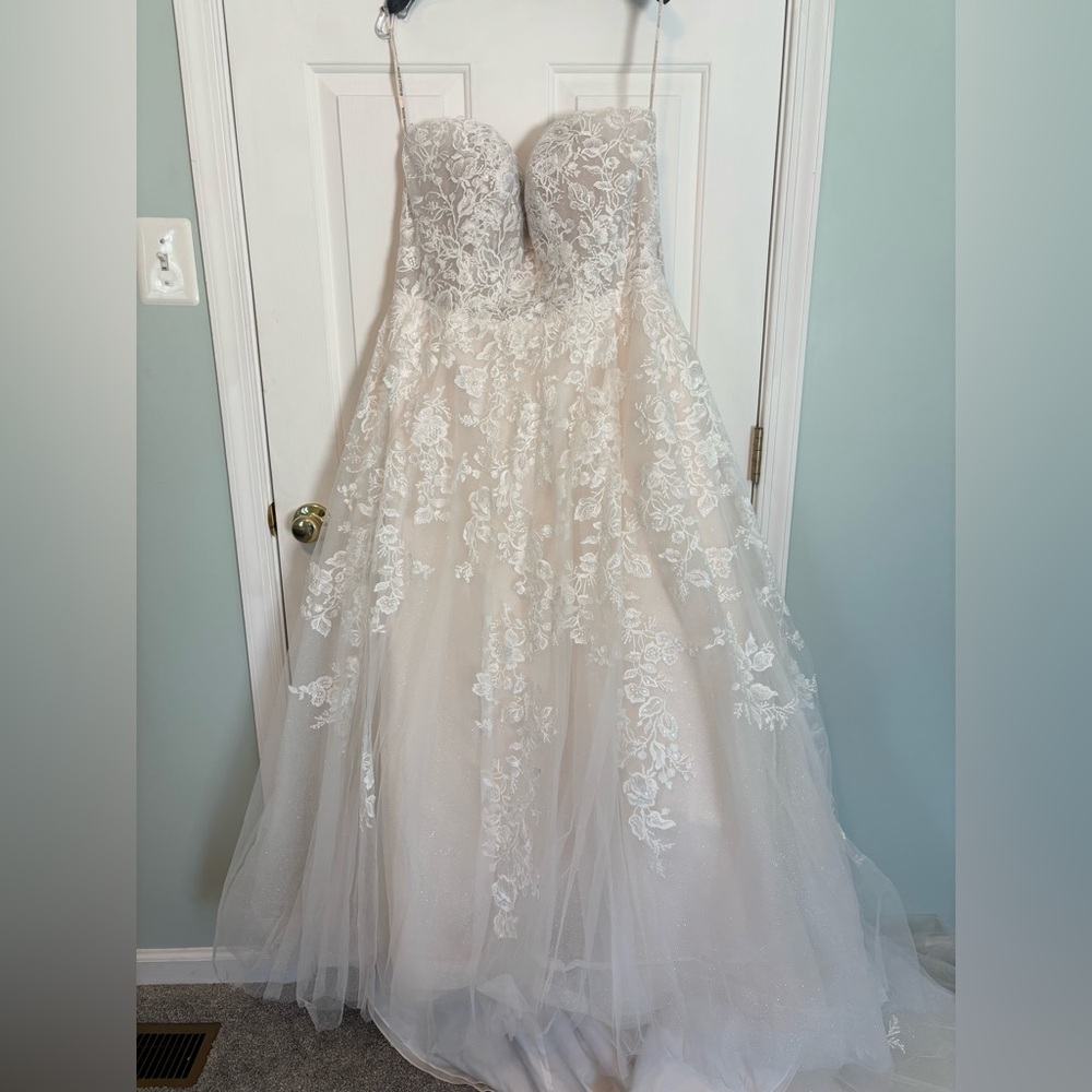 New Maggie Sottero size 18 Rousseau wedding dress